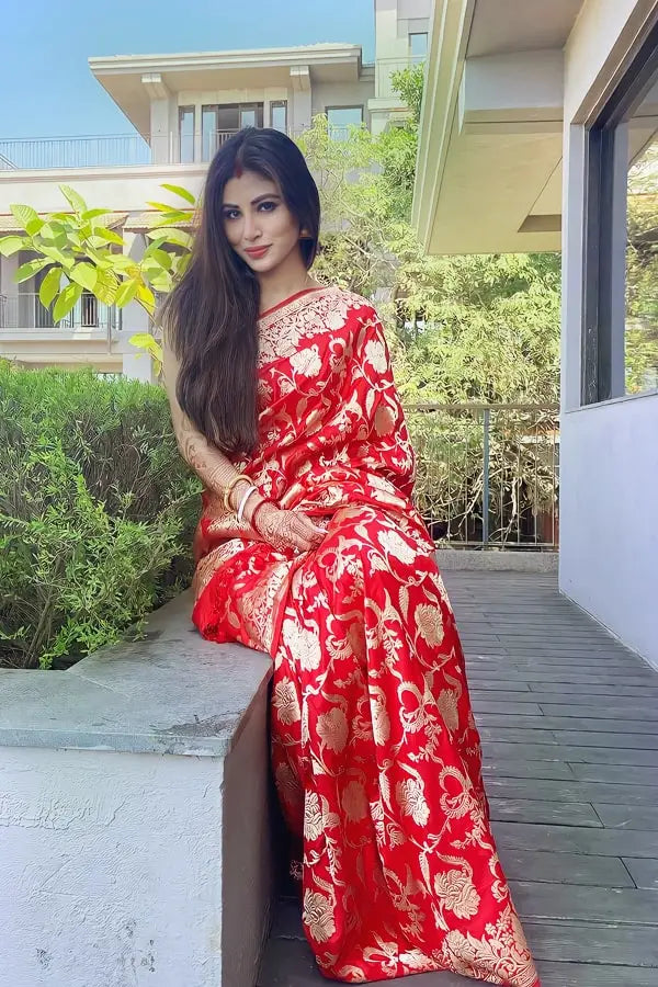 Mouni Roy Karva Chauth Special Red Saree 2022 Lighten Up With Nordic Styles