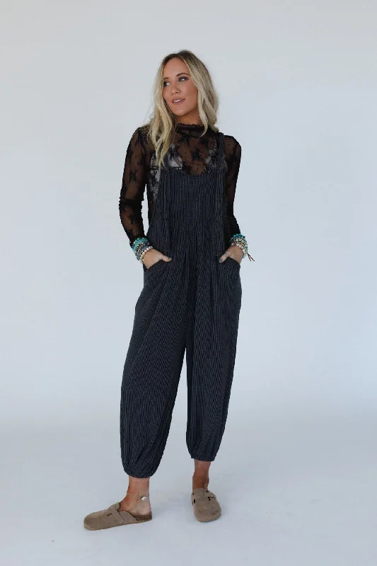 The Nest Tazzlynn Textured Jumpsuit - Charcoal Score Big On Glamorous Red - Carpet Styles