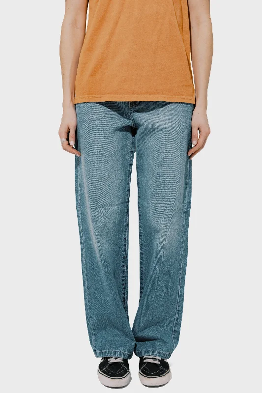 Relaxed 90s Straight in Medium Wash Premium Fashion